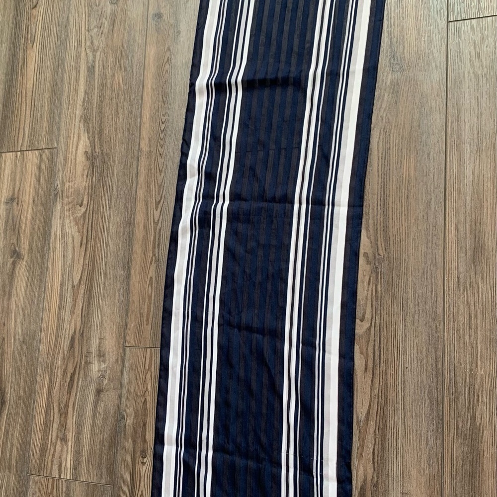 Scarf - Picture 5 of 6